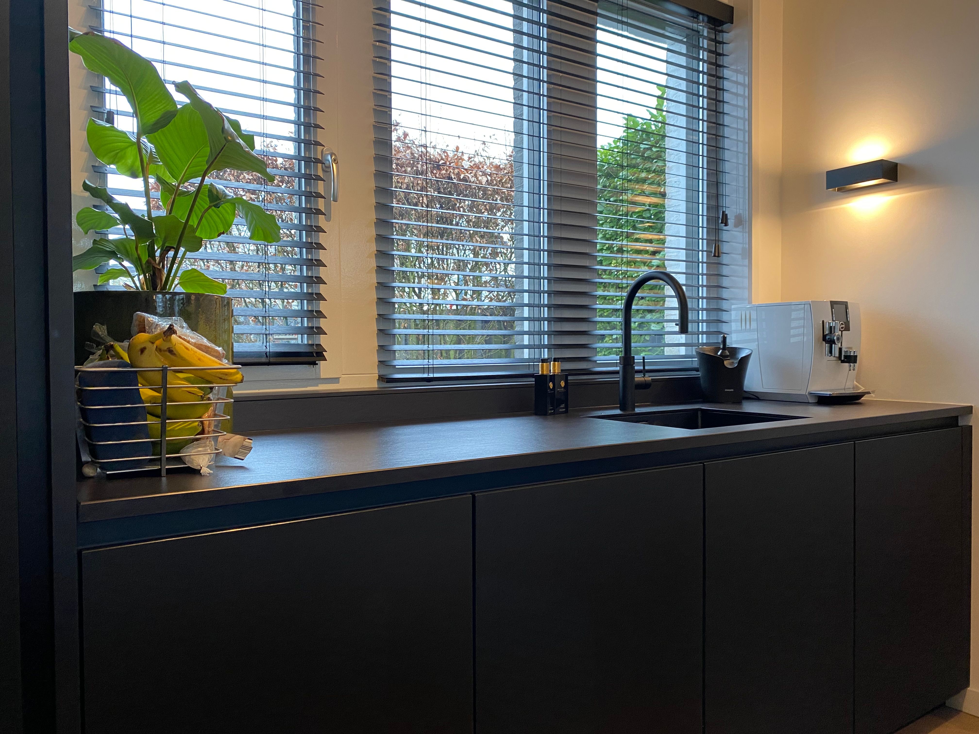 Spoelzijde met Dekton-aanrechtblad in Sirius